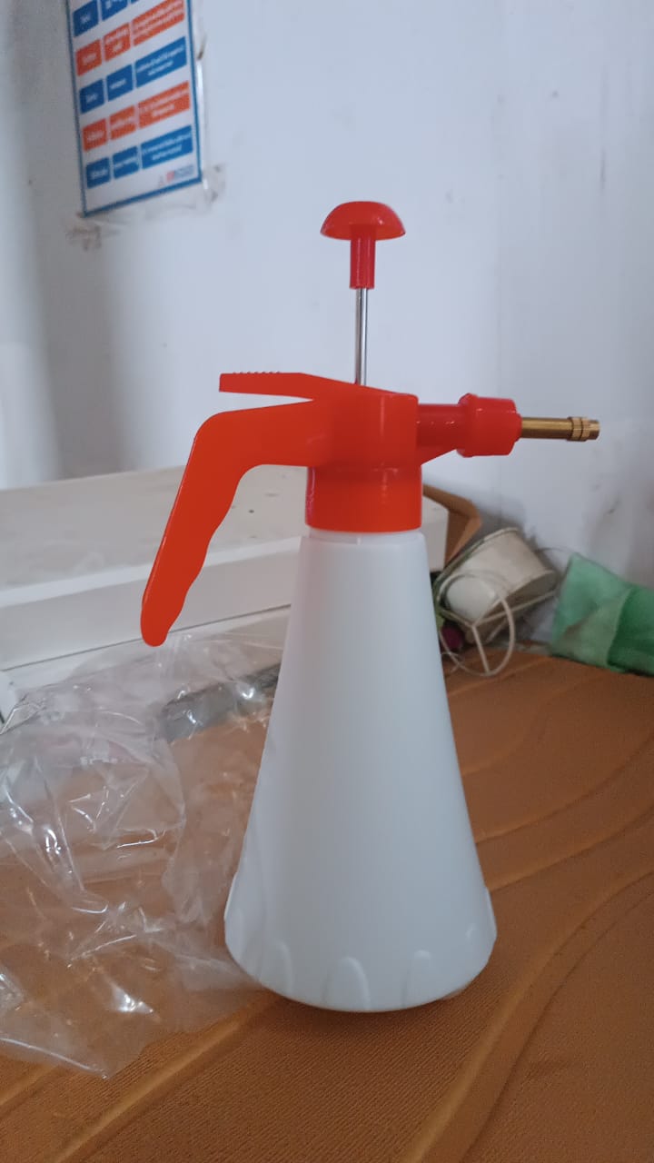 Handheld Pressure Water Sprayer Bottle (1 Ltr) - Happy Price - Image 7