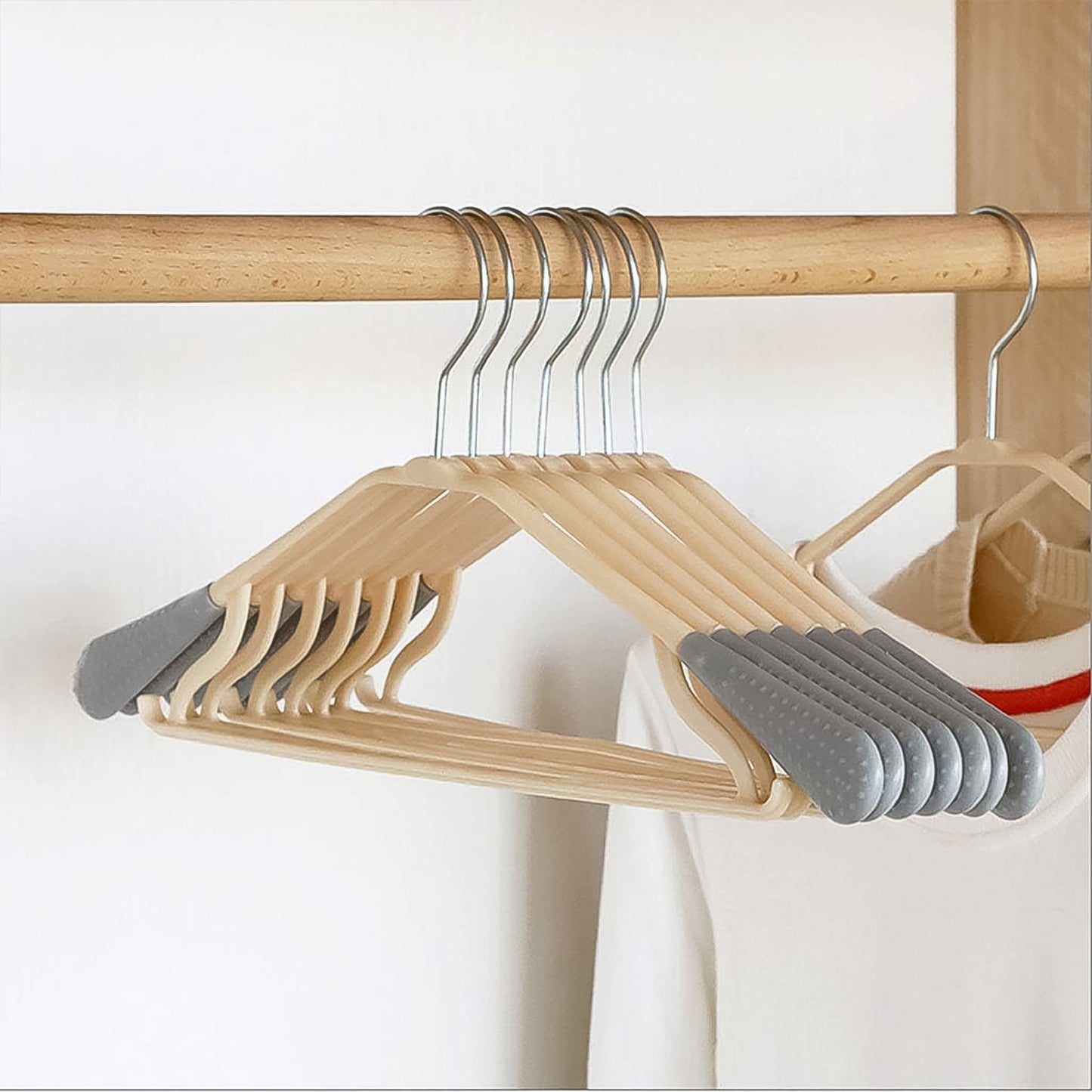 Pp Cloth Hanger Set Of 1 With Zinc Plated Steel Hook (1 Pc) - Happy Price - Image 3