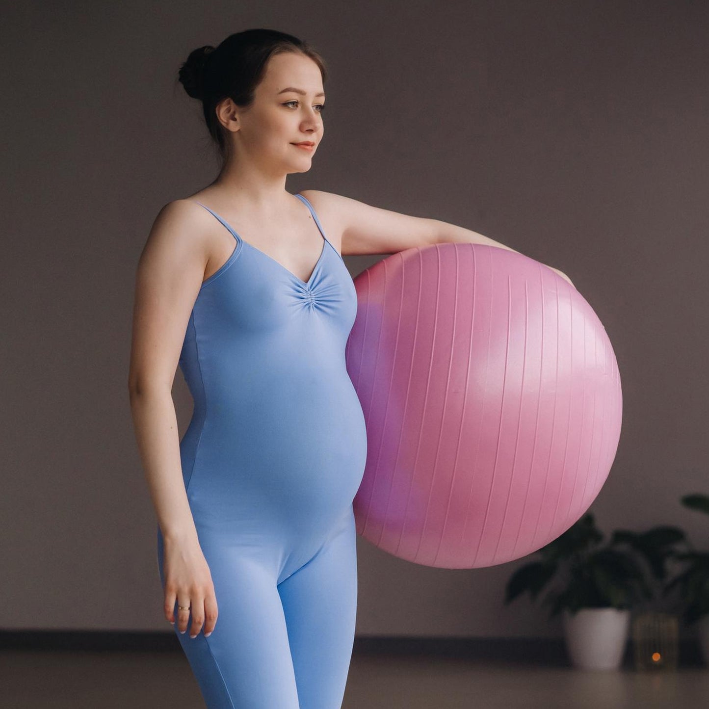 Anti Burst 65 Cm Exercise Ball With Inflation Pump Non-slip Gym Ball For Yoga Pilates Core Training Exercises At Home And Gym- Suitable For Men And Women - Happy Price - Image 4