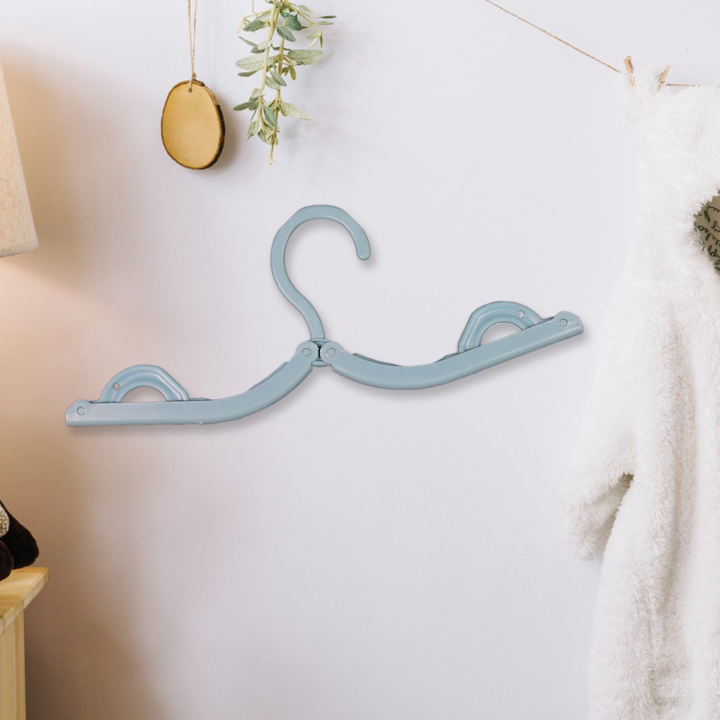 Travel Hangers Portable Folding Clothes Hangers (1 Pc) - Happy Price - Image 3