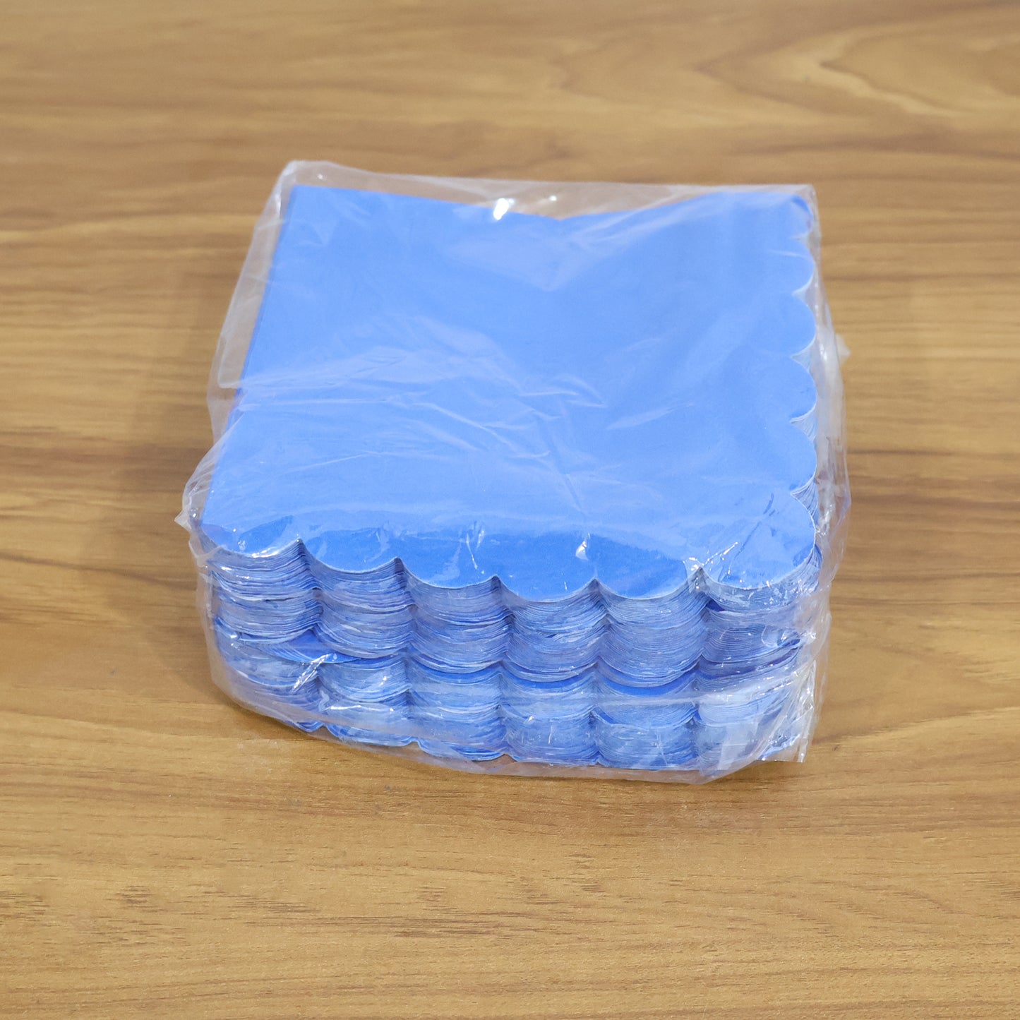 Royal Scalloped Disposable Paper Napkins - 120 Pc Pack, 23x23 cm - Happy Price - Image 6