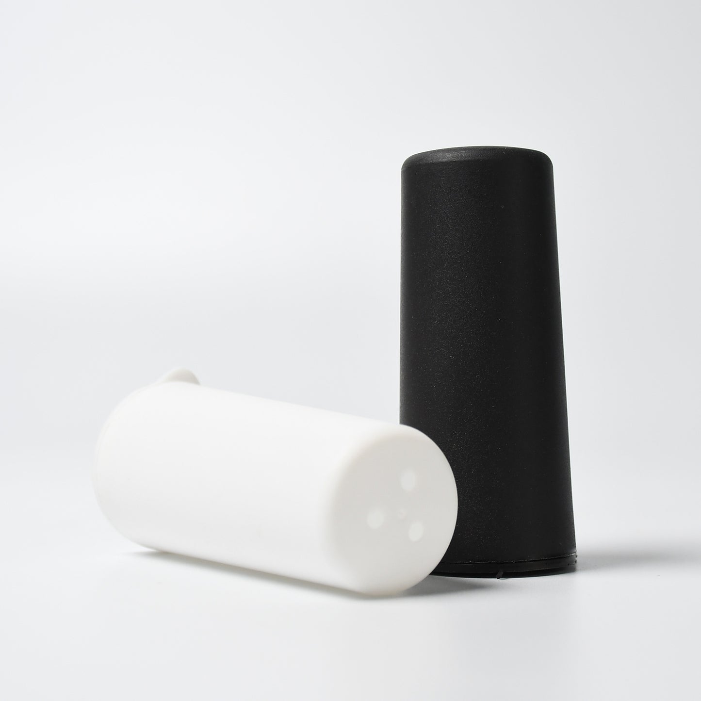 Salt Pepper Dispenser Dining Table Spice Storing Use  New Look Dispenser For Home  Hotel Use - Happy Price - Image 2