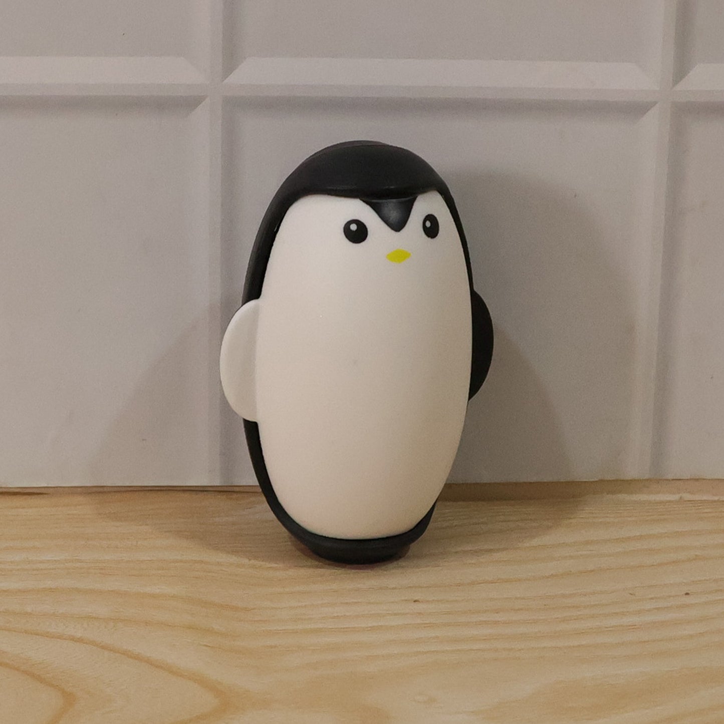 Cute Penguin Reusable Lint Roller - 1 Pc - For Clothes & Furniture - Happy Price - Image 7