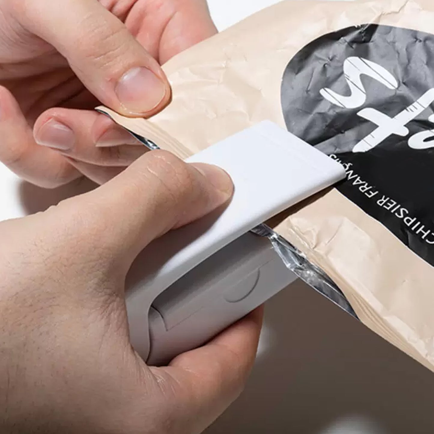 Portable Mini Heat Sealer Machine for Plastic Bags - 1 Pc - Happy Price - Image 3