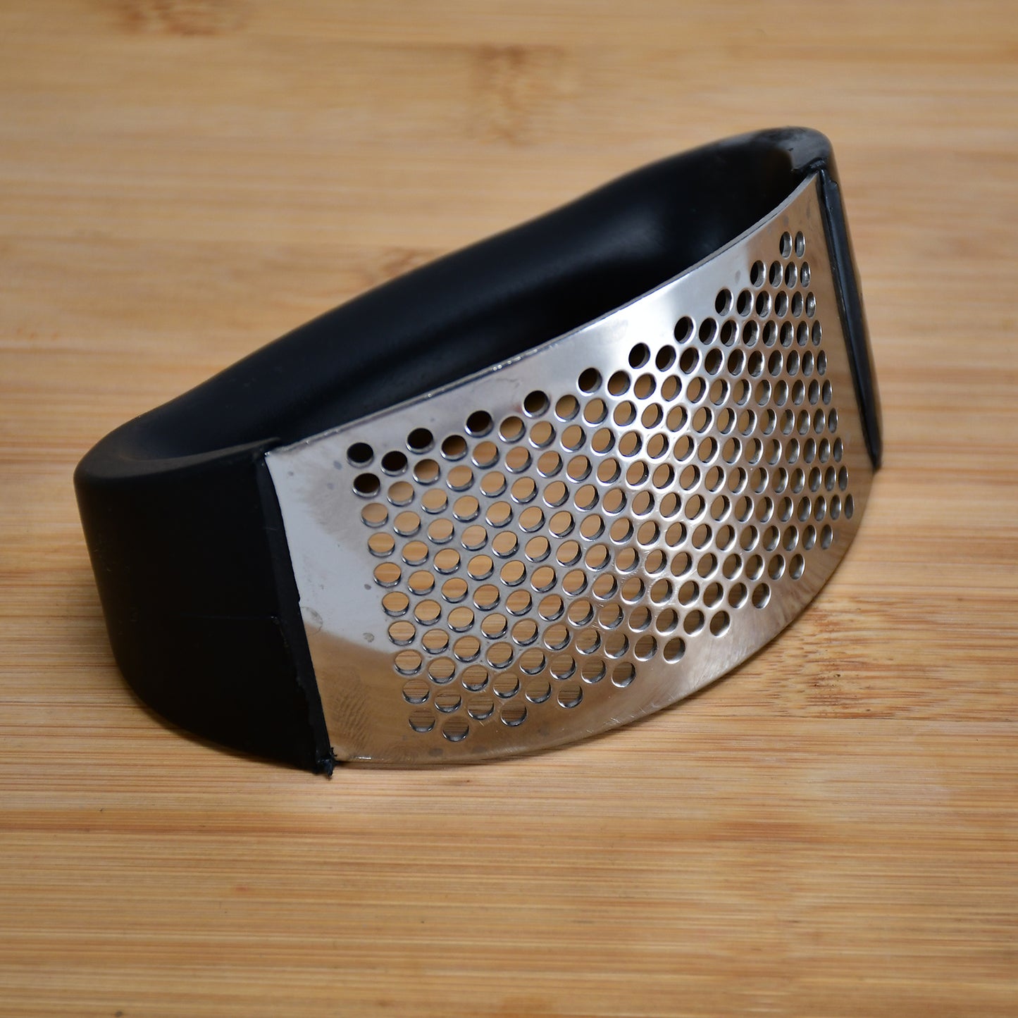 Stainless Steel Garlic Presser Crusher (Multicolor) - Happy Price - Image 5