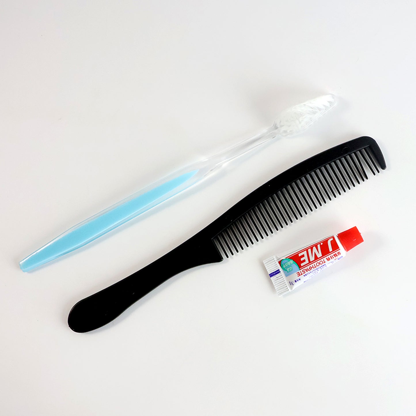 3-in-1 Travel Hygiene Essentials: Toothbrush, Toothpaste & Comb Set - Happy Price - Image 2