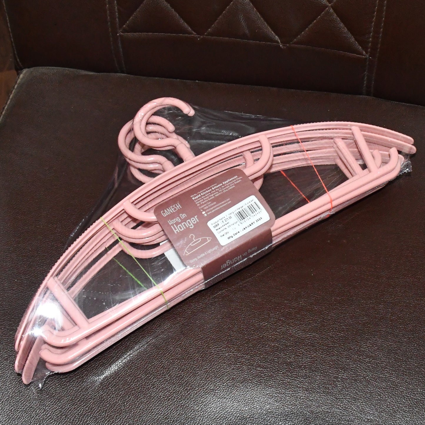 Set of 6 Durable Plastic Clothes Hangers for Wardrobe Organization - Happy Price - Image 7