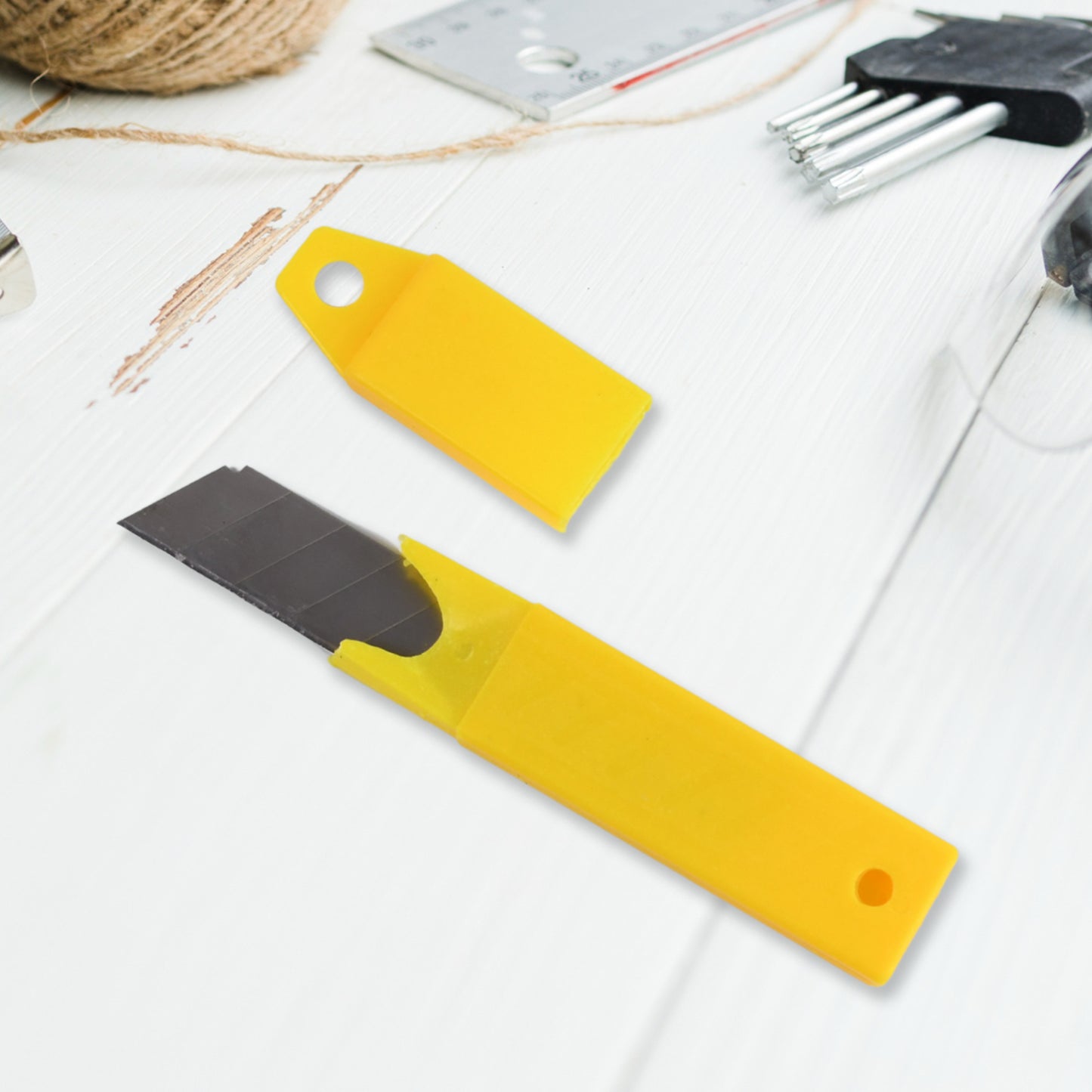 Heavy Duty Working Cutter Knife With Replacement Blade 2 Screwdriver Hand Tool (4 Pc Set) - Happy Price - Image 3