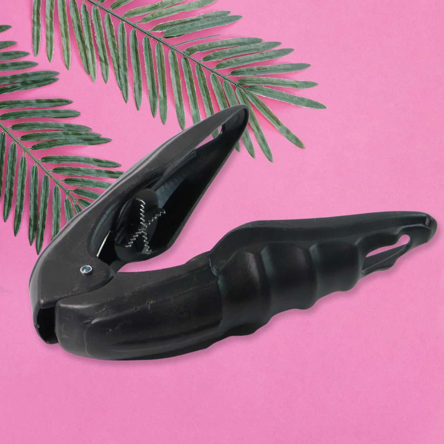 Multipurpose Nut and Seafood Cracker Tool - 1 Piece - Happy Price - Image 3