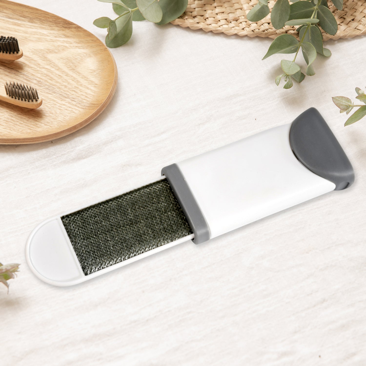 Reusable Electrostatic Lint Brush for Clothes & Furniture - Pet Hair & Dust Remover - Happy Price - Image 1