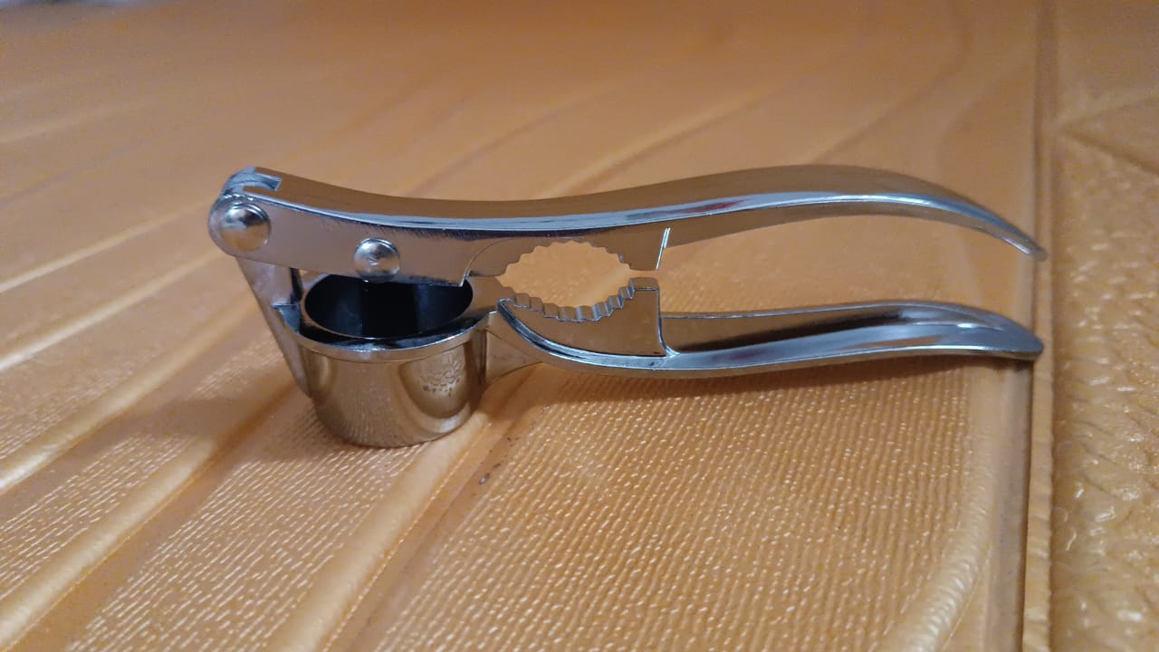 2 In1 Garlic Masher Premium Garlic Press  Walnut Cracker Opener (1 Pc) - Happy Price - Image 7